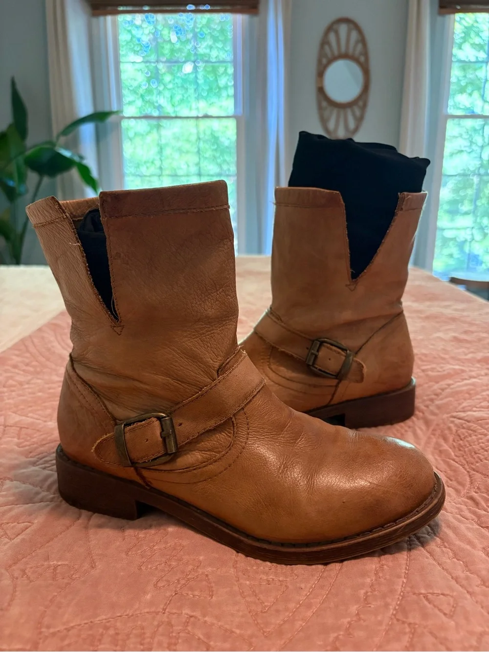 Nine West Women’s Tan Leather Ankle Boots with Buckle Strap. Sz 6